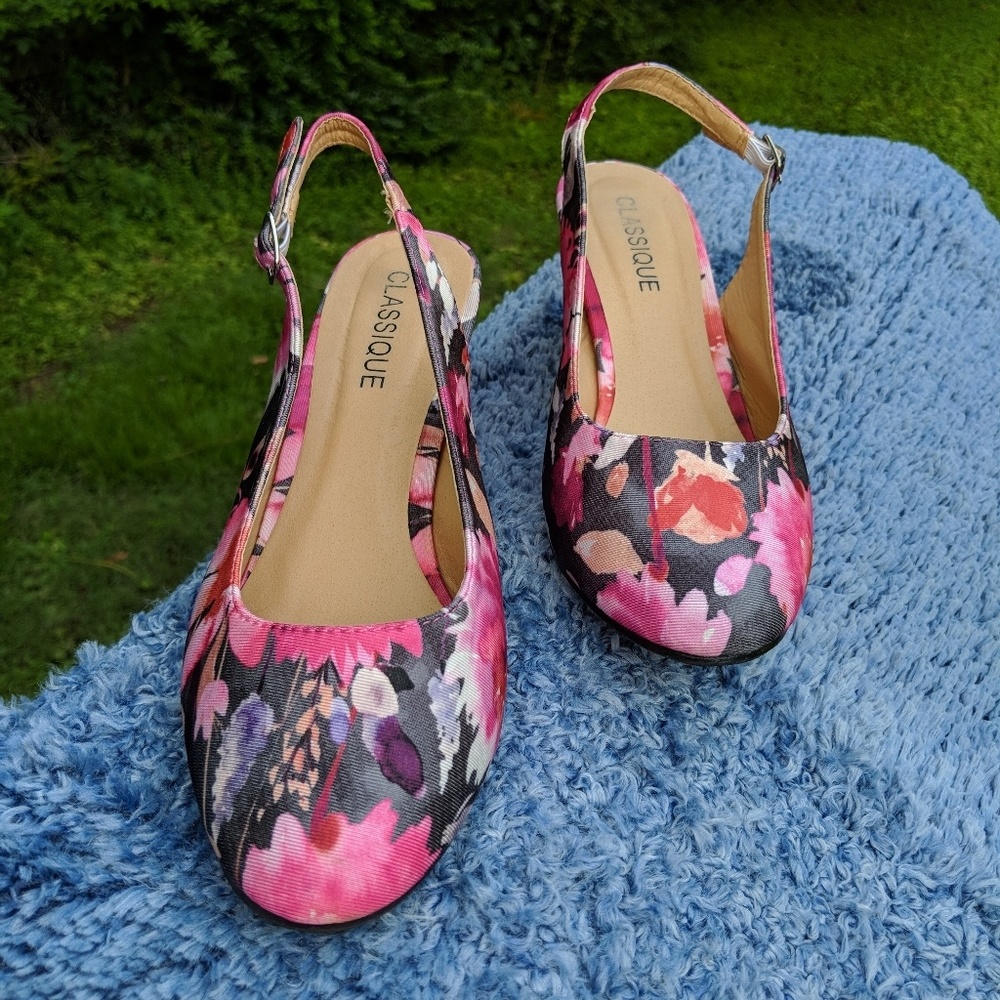 ⬇️💲Classique florals heels shoes